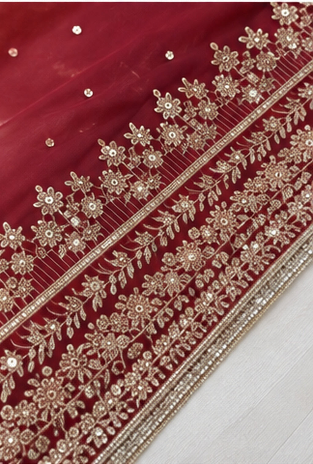 SAVENA D-1006 embroidered maroon border detail